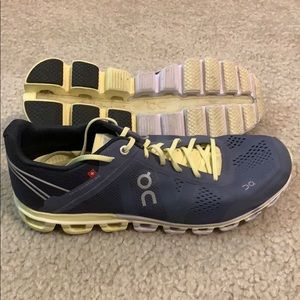 ON cloudflow running shoes